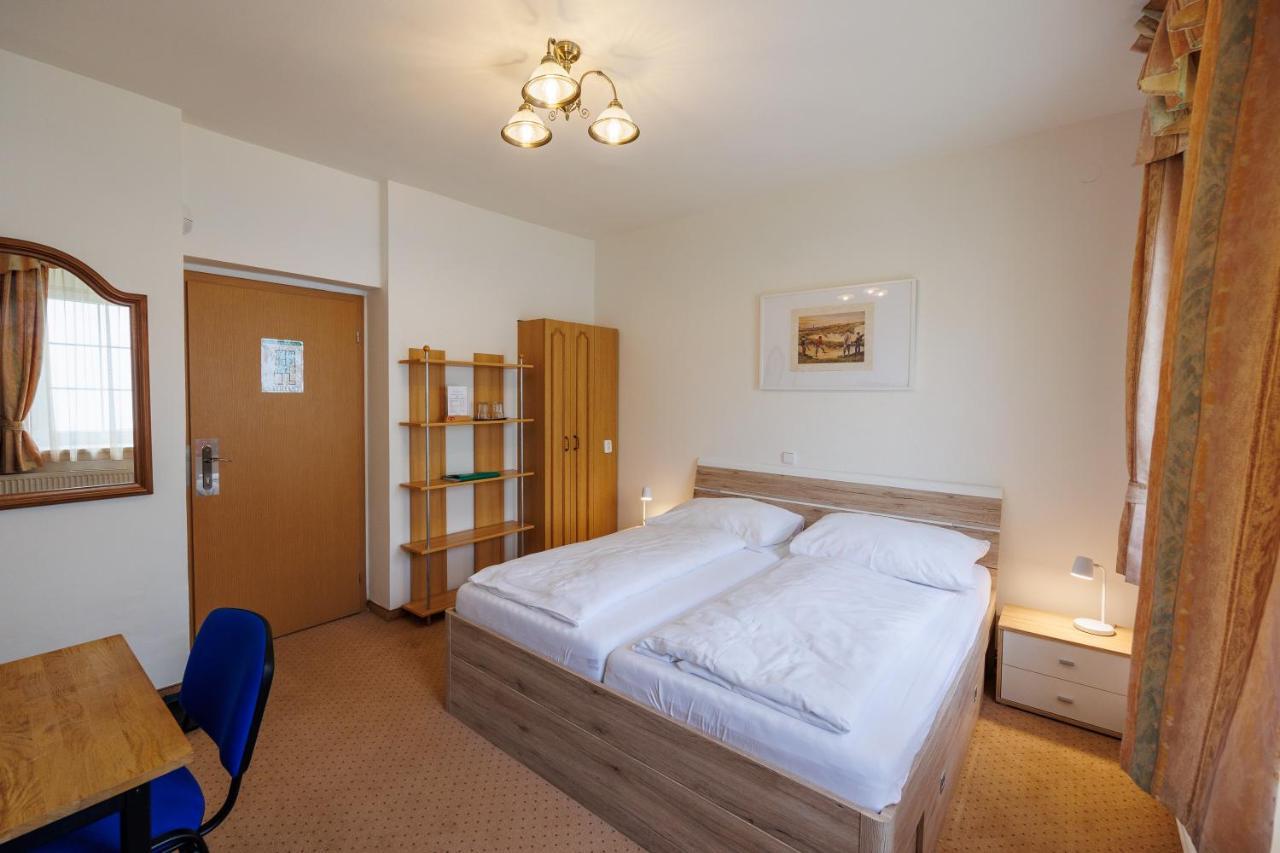 Pension U Golfu Cihelny Карловы Вары Экстерьер фото