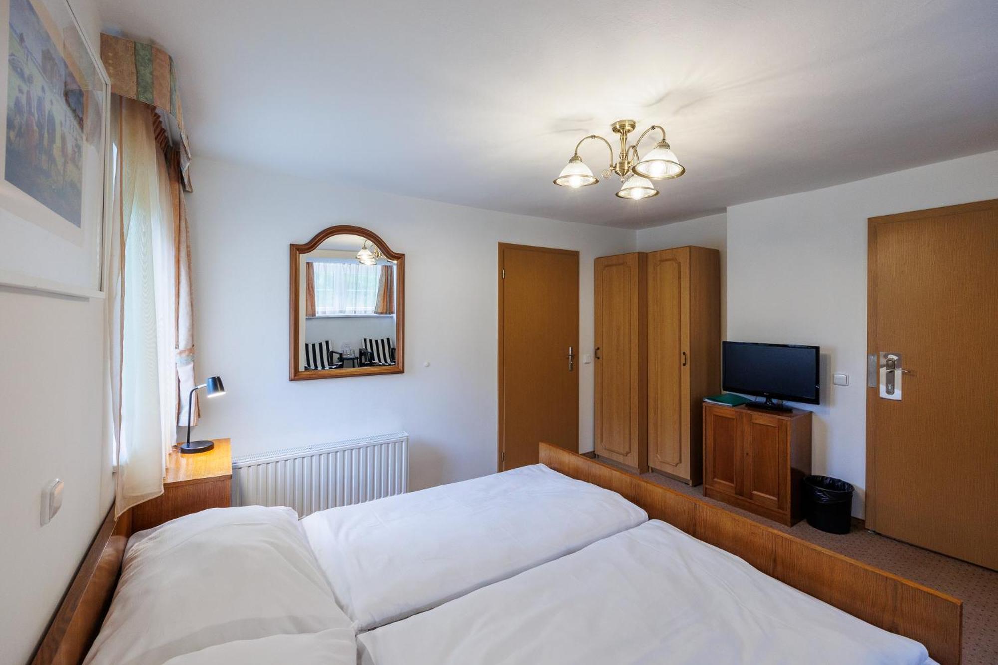 Pension U Golfu Cihelny Карловы Вары Экстерьер фото